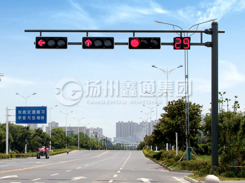 XHDG-002，F(xiàn)型懸臂信號(hào)燈桿